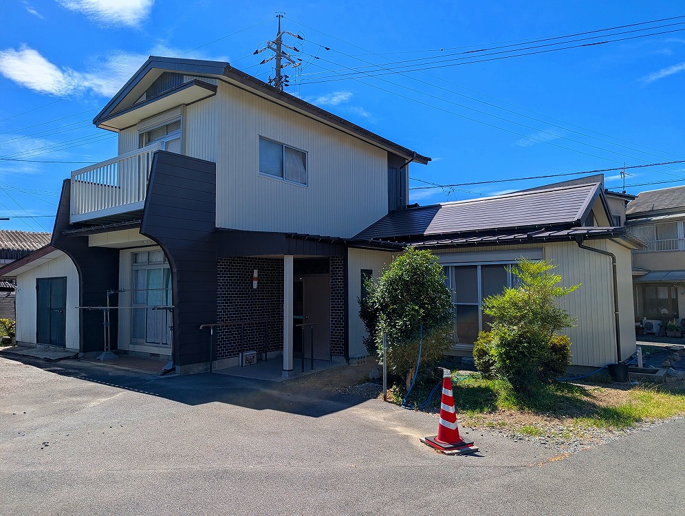 幹線道路の利便性と、一歩入ればそこはプライベートガーデン。
